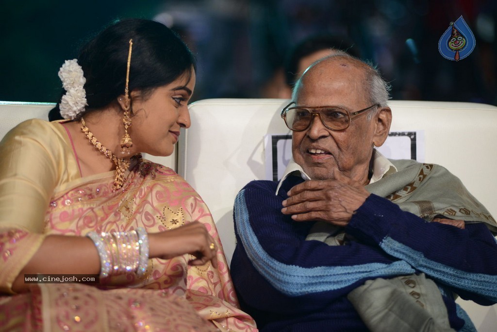 Celebs at Gama Awards 2013 - 51 / 321 photos