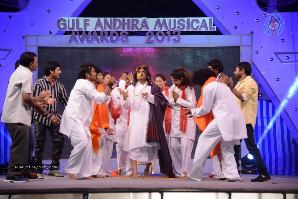 Celebs at Gama Awards 2013 - 52 / 321 photos