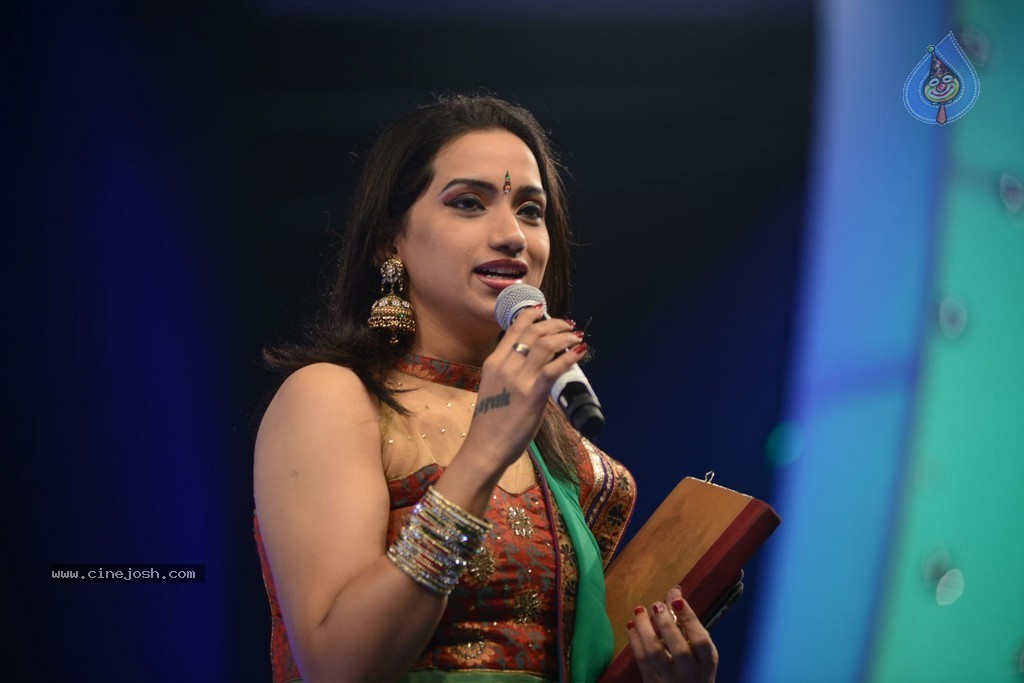 Celebs at Gama Awards 2013 - 54 / 321 photos