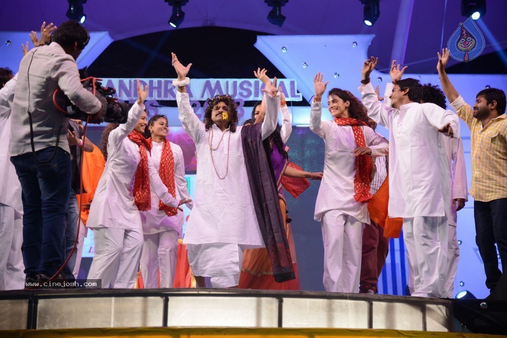 Celebs at Gama Awards 2013 - 71 / 321 photos