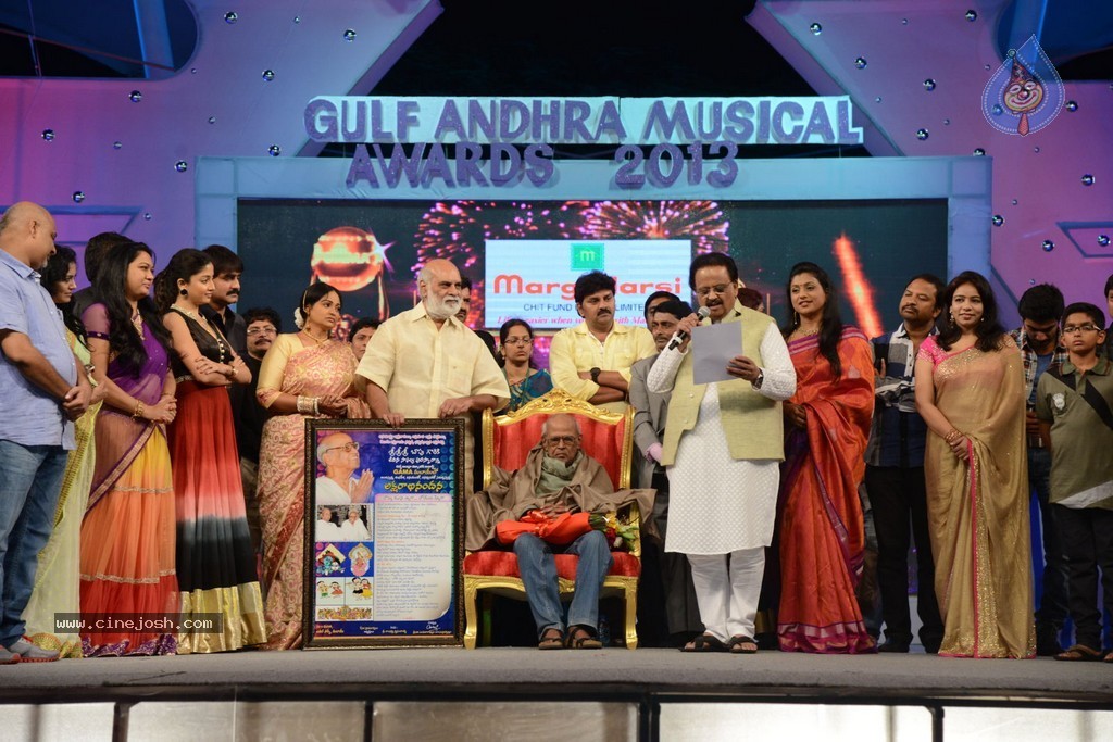 Celebs at Gama Awards 2013 - 150 / 321 photos