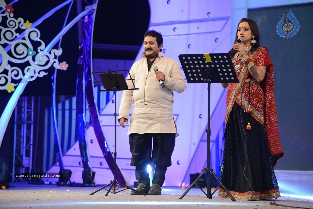 Celebs at Gama Awards 2013 - 175 / 321 photos