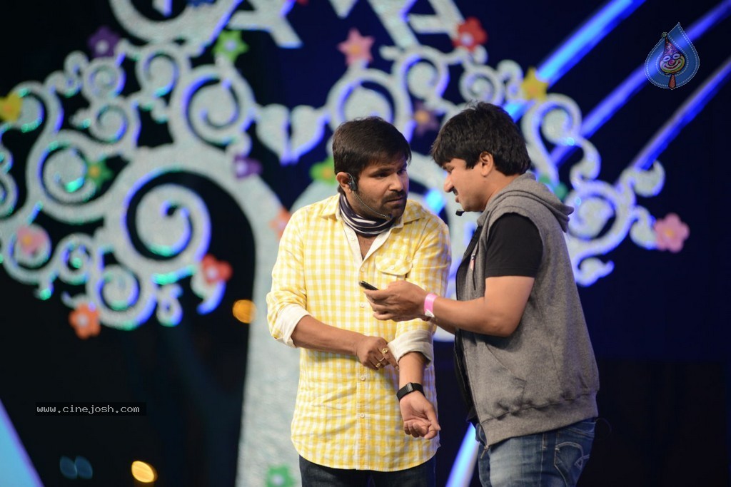 Celebs at Gama Awards 2013 - 214 / 321 photos