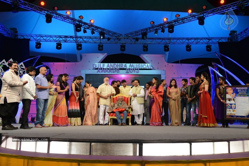 Celebs at Gama Awards 2013 - 217 / 321 photos