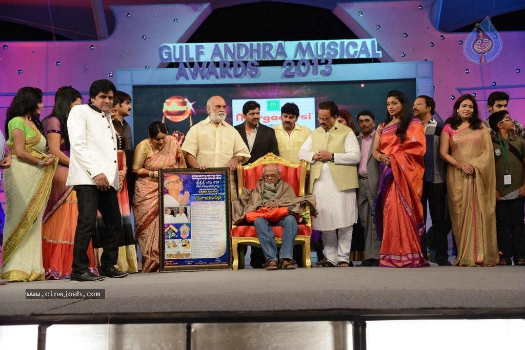 Celebs at Gama Awards 2013 - 260 / 321 photos