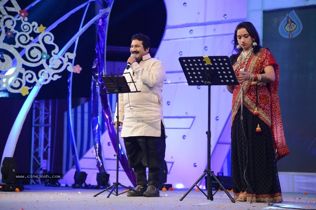 Celebs at Gama Awards 2013 - 266 / 321 photos