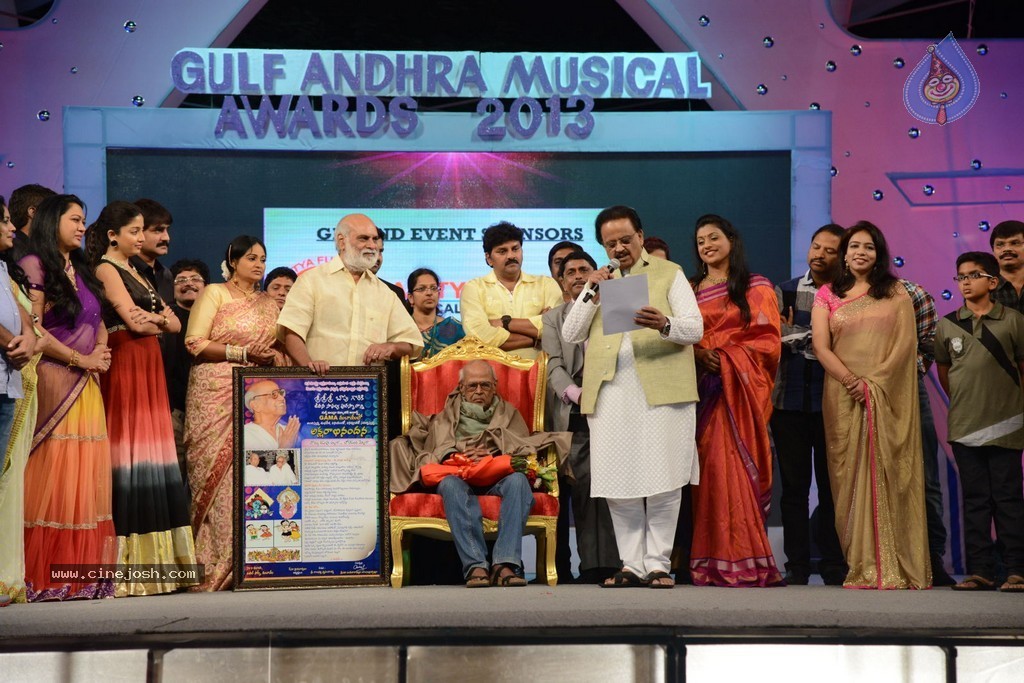 Celebs at Gama Awards 2013 - 293 / 321 photos