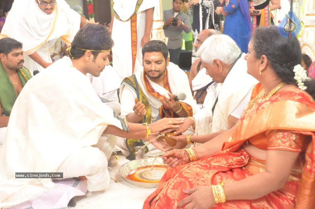 Celebs at Geetha Madhuri Wedding Photos - 22 / 213 photos