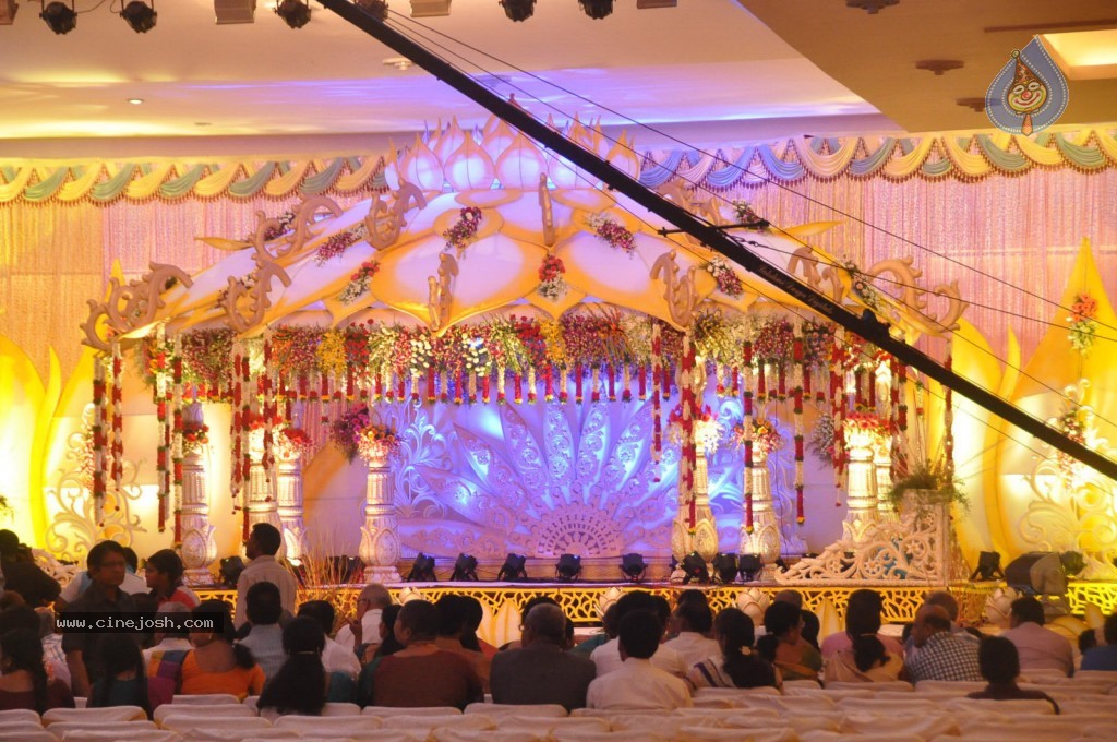 Celebs at Geetha Madhuri Wedding Photos - 34 / 213 photos