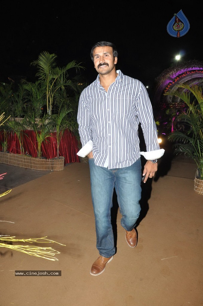 Celebs at Geetha Madhuri Wedding Photos - 93 / 213 photos