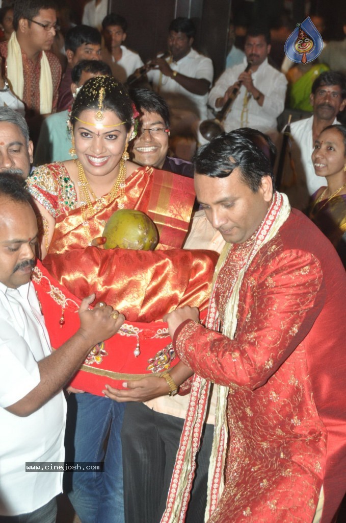Celebs at Geetha Madhuri Wedding Photos - 98 / 213 photos