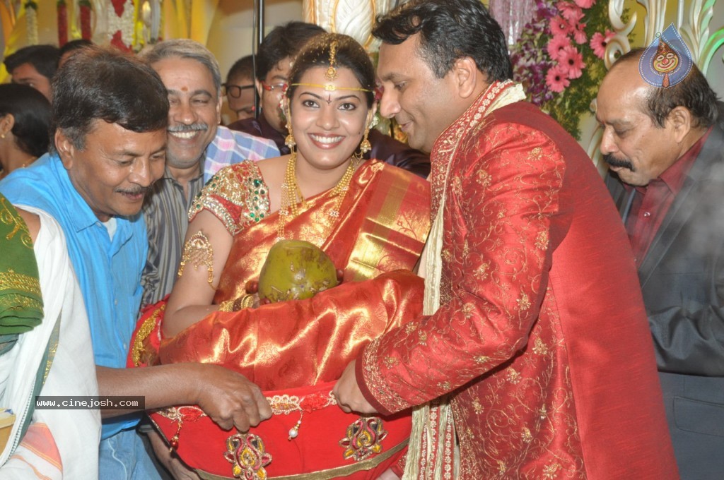 Celebs at Geetha Madhuri Wedding Photos - 99 / 213 photos