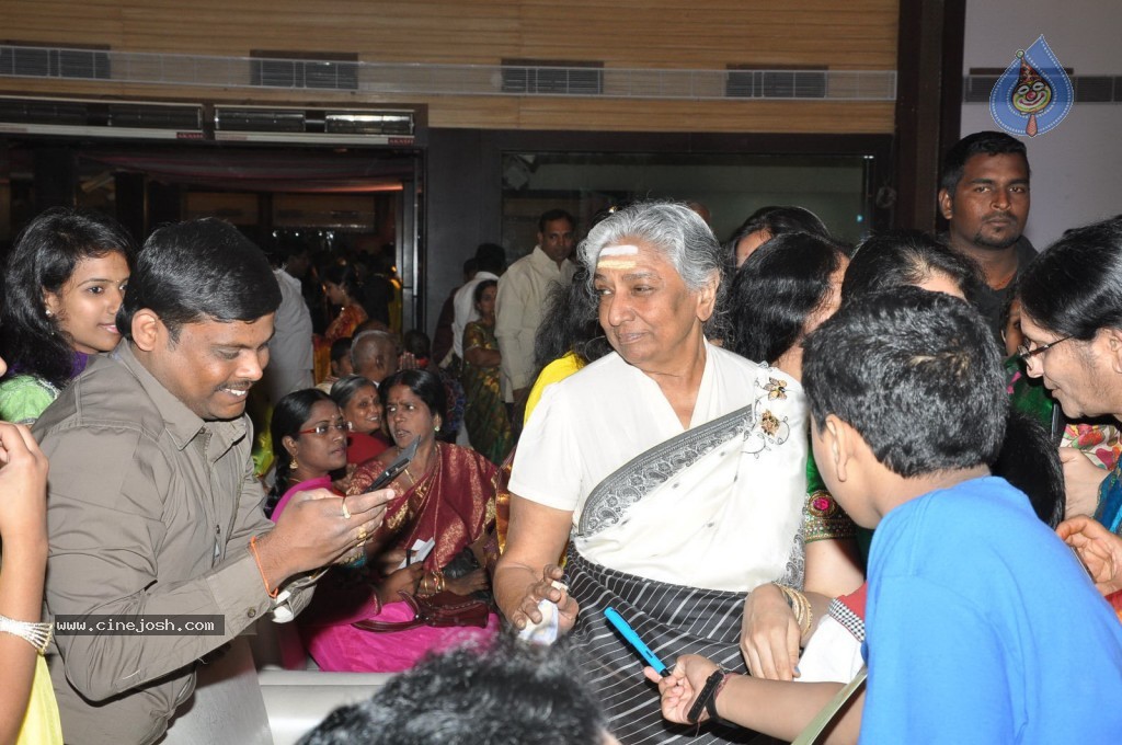 Celebs at Geetha Madhuri Wedding Photos - 176 / 213 photos