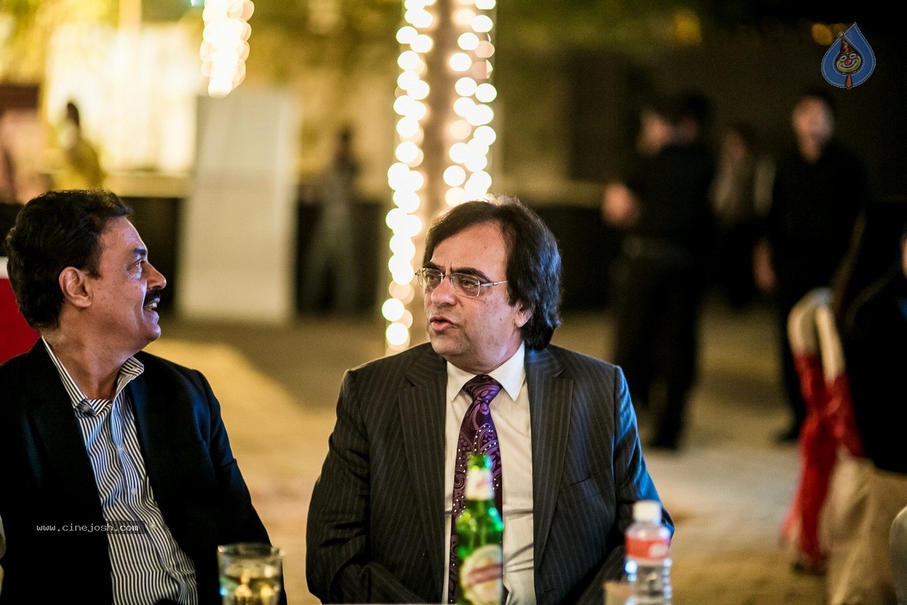 Celebs at Hundred Hearts Glamorous Charity Dinner 02 - 14 / 105 photos