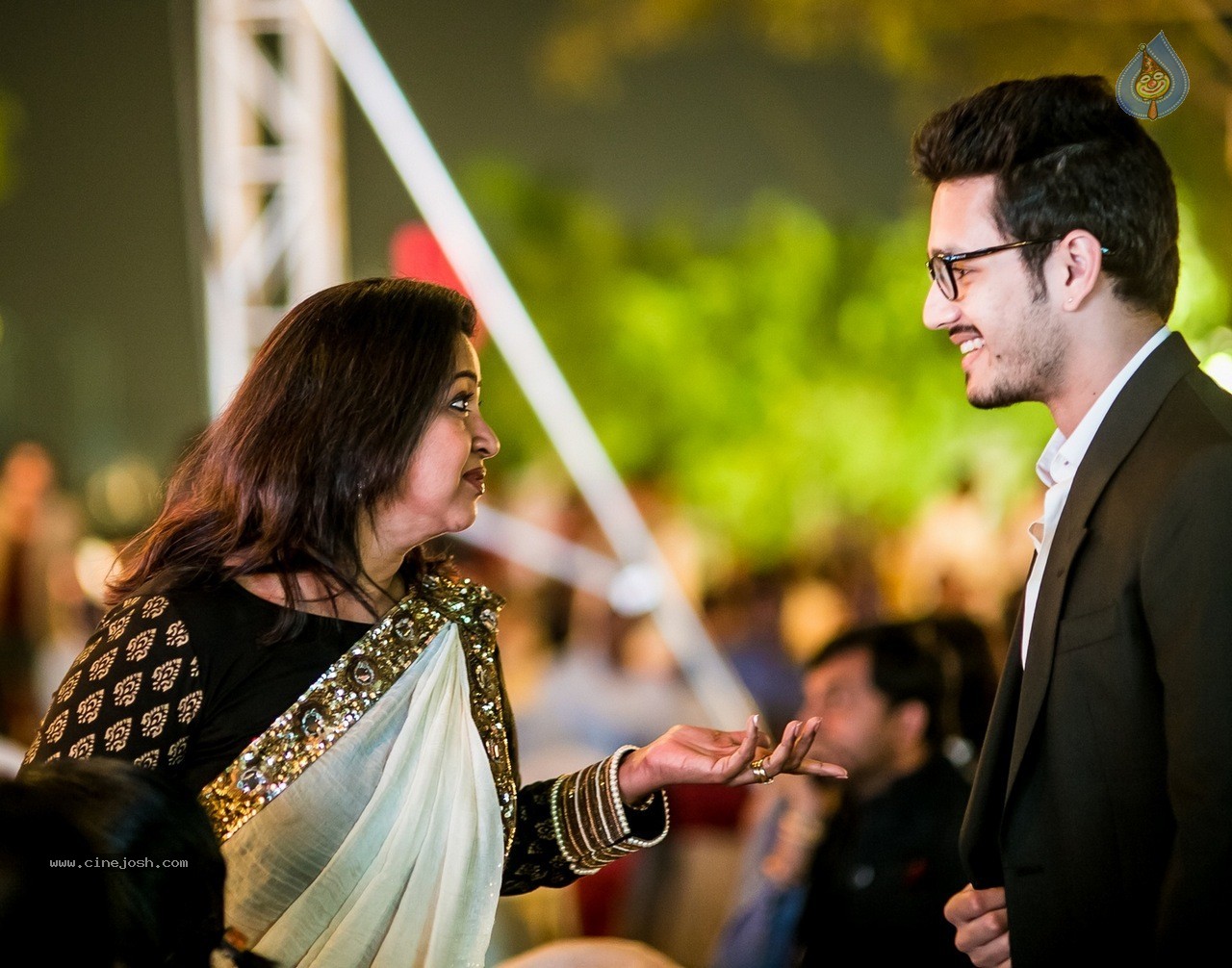 Celebs at Hundred Hearts Glamorous Charity Dinner 02 - 34 / 105 photos