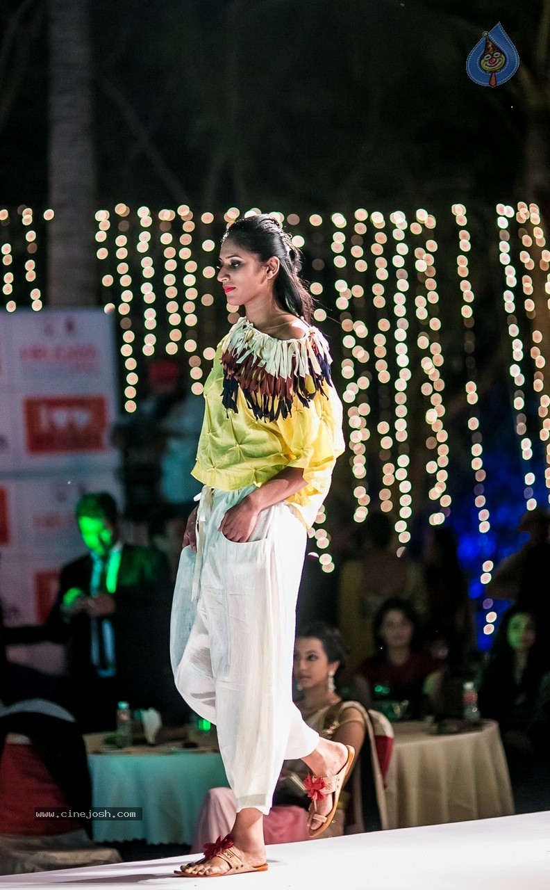 Celebs at Hundred Hearts Glamorous Charity Dinner 02 - 51 / 105 photos