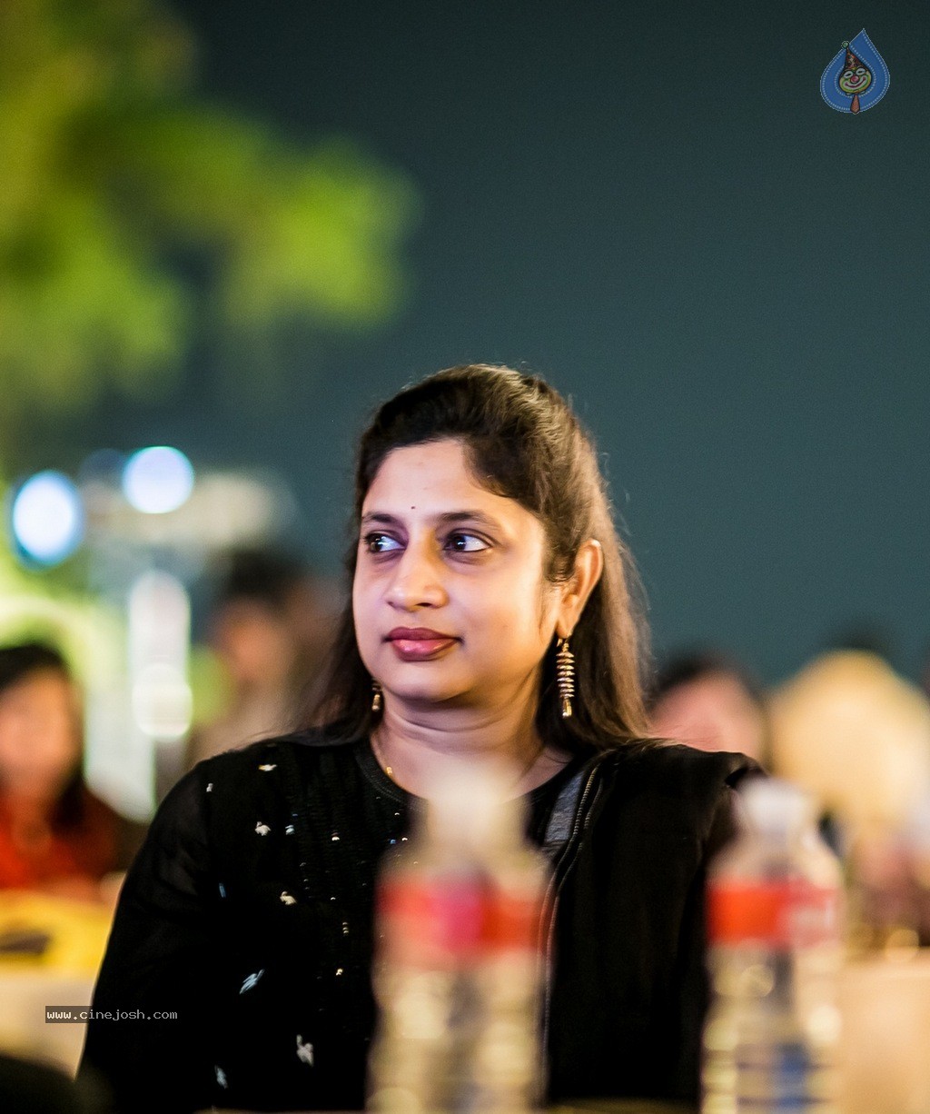 Celebs at Hundred Hearts Glamorous Charity Dinner 02 - 62 / 105 photos