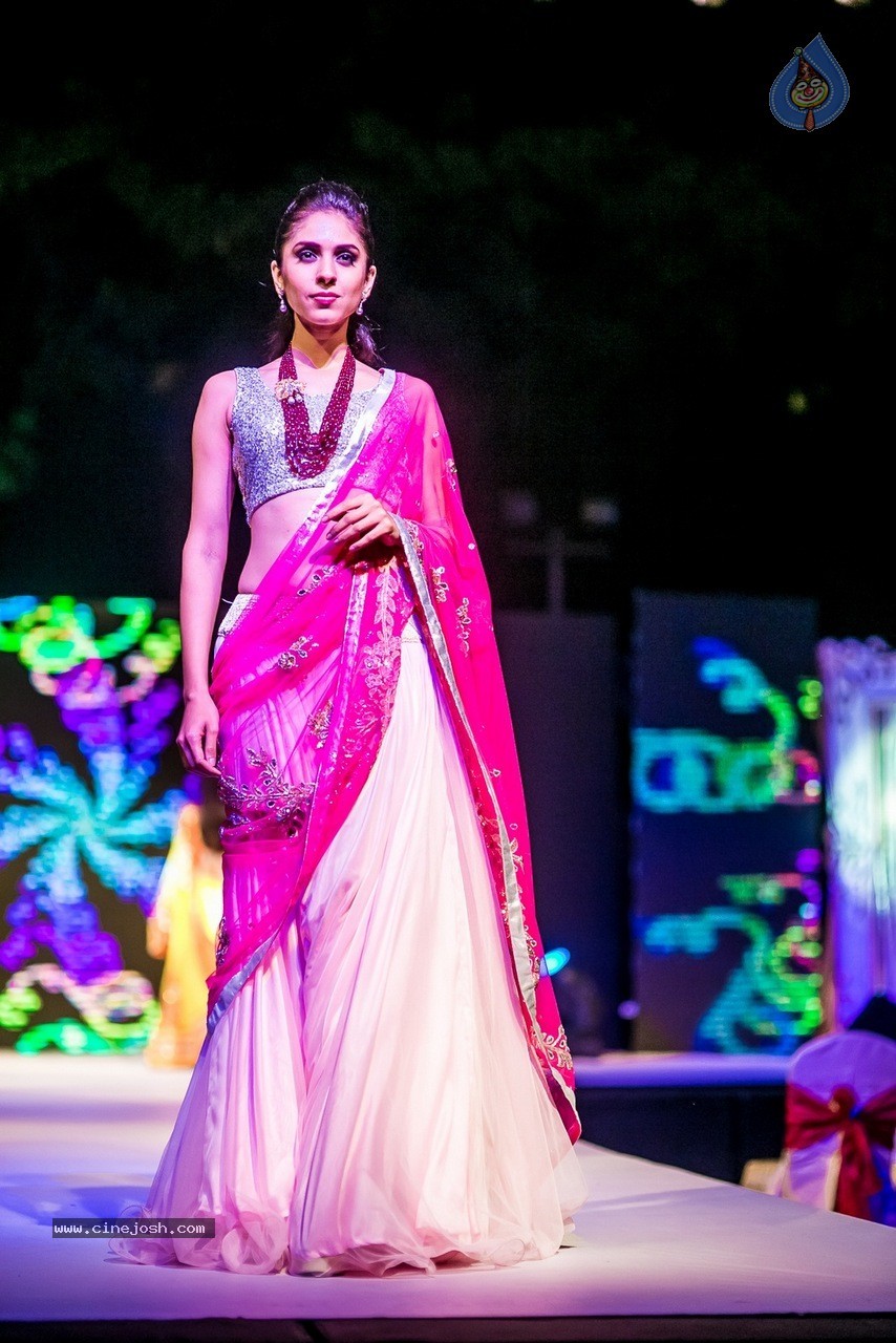 Celebs at Hundred Hearts Glamorous Charity Dinner 02 - 69 / 105 photos