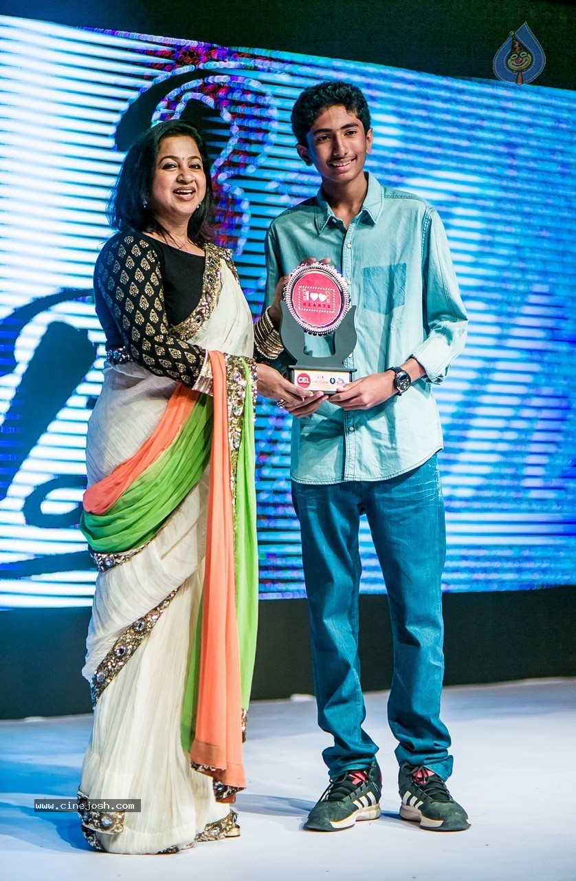 Celebs at Hundred Hearts Glamorous Charity Dinner 02 - 74 / 105 photos