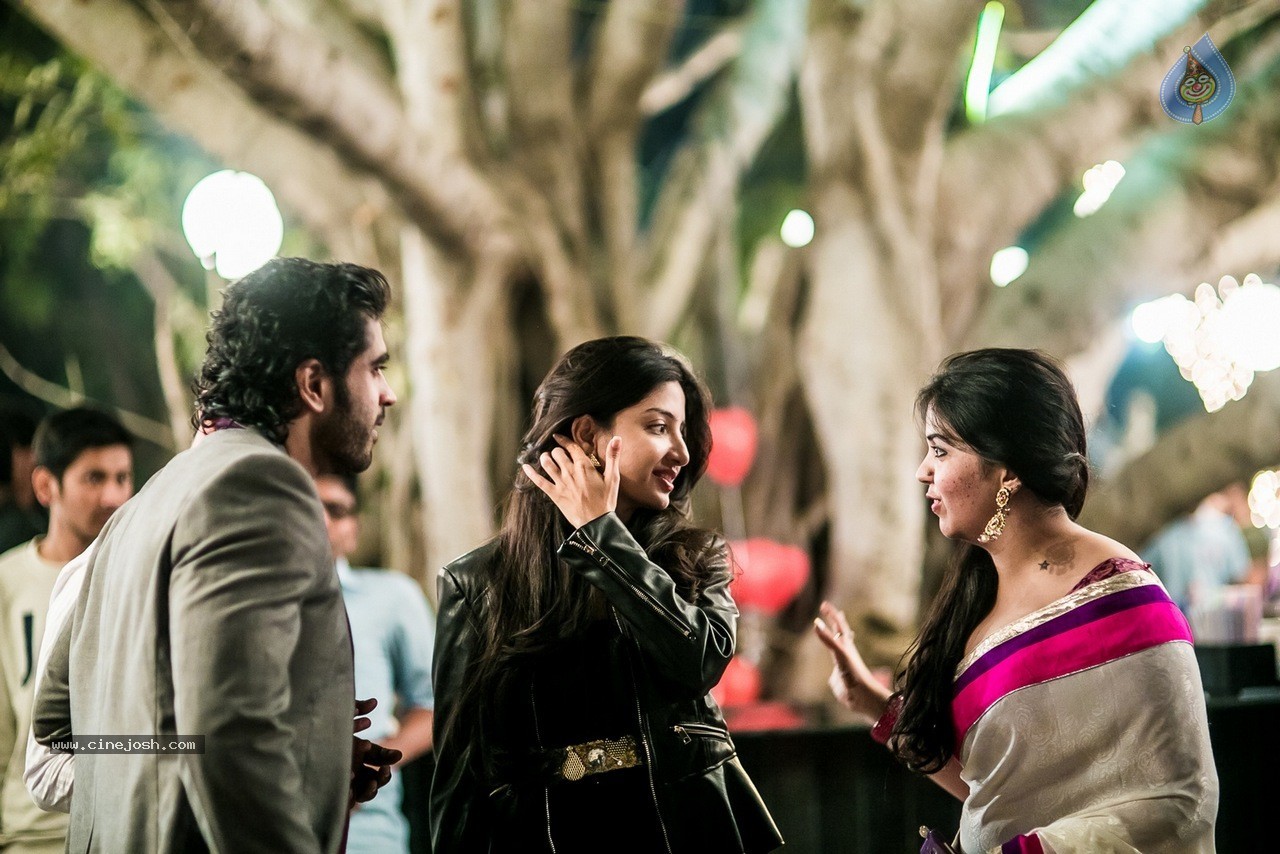 Celebs at Hundred Hearts Glamorous Charity Dinner 02 - 94 / 105 photos