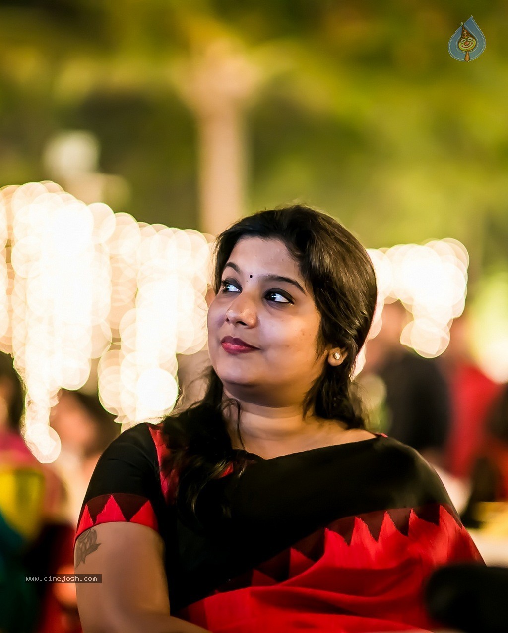 Celebs at Hundred Hearts Glamorous Charity Dinner 02 - 95 / 105 photos