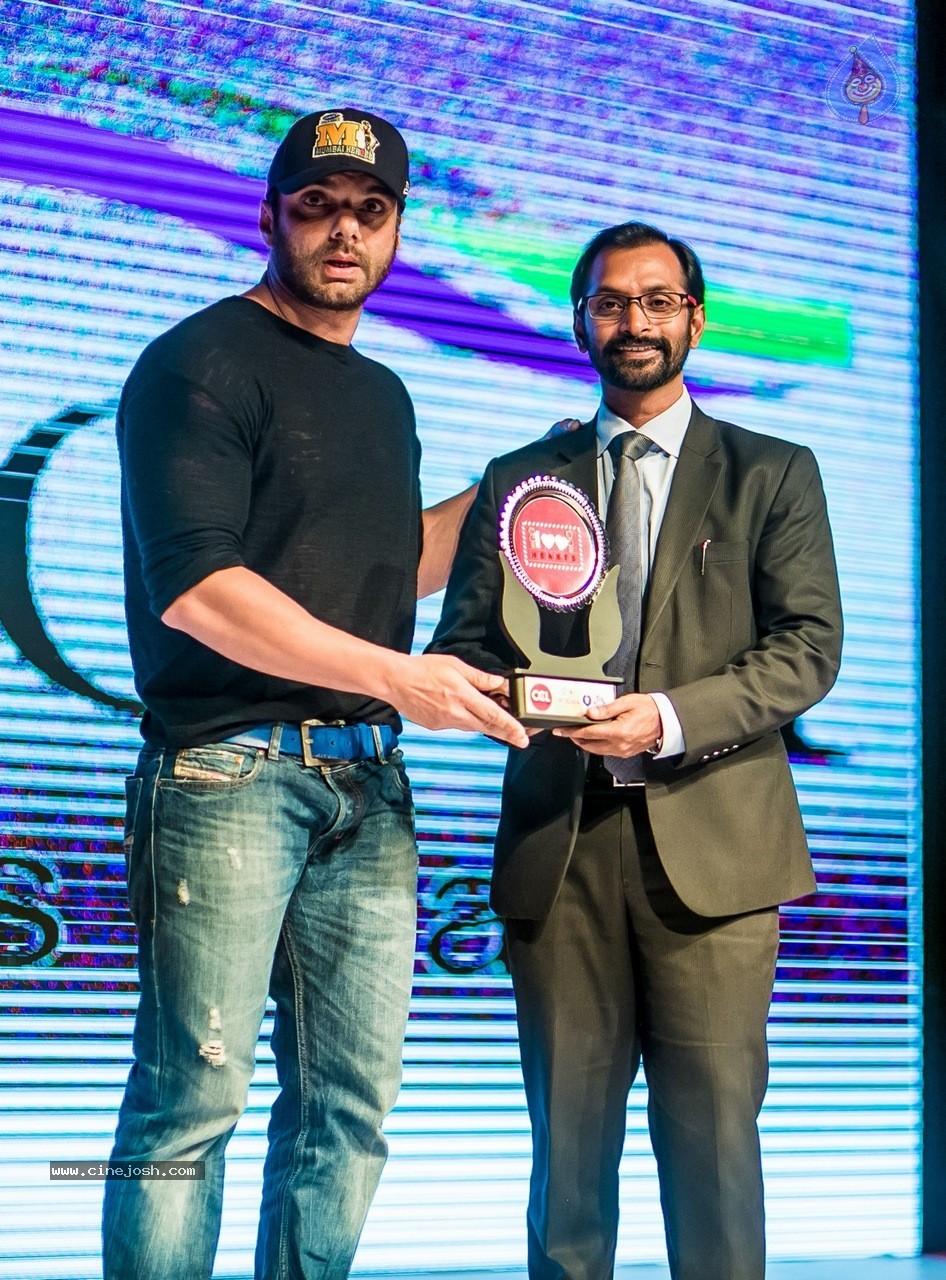 Celebs at Hundred Hearts Glamorous Charity Dinner 02 - 96 / 105 photos