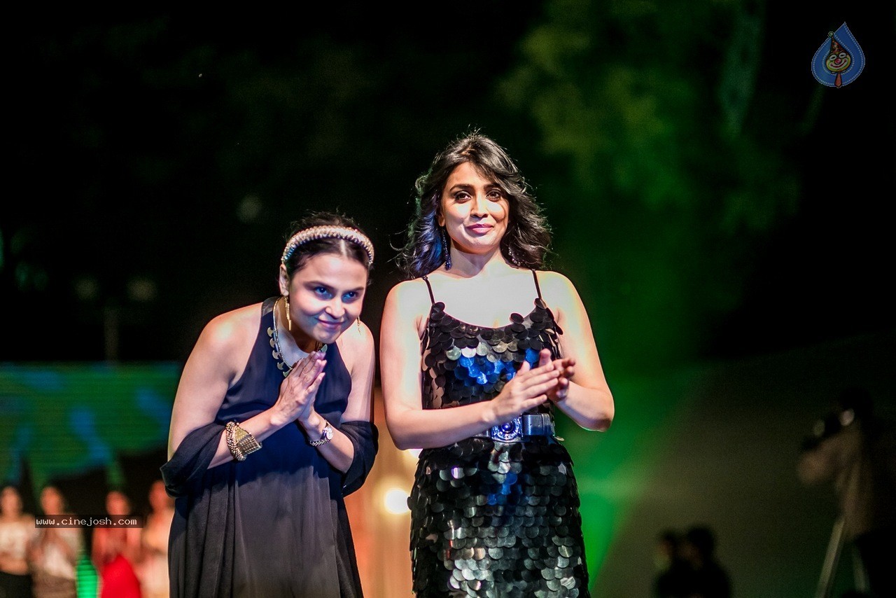 Celebs at Hundred Hearts Glamorous Charity Dinner 02 - 103 / 105 photos