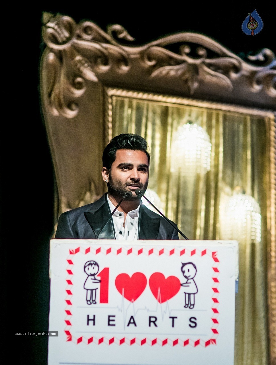 Celebs at Hundred Hearts Glamorous Charity Dinner 01 - 12 / 105 photos