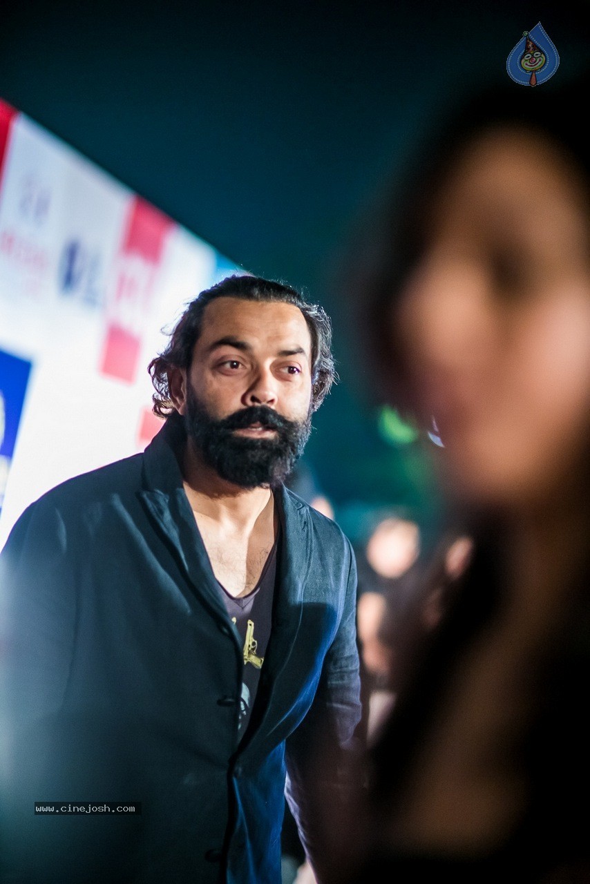 Celebs at Hundred Hearts Glamorous Charity Dinner 01 - 38 / 105 photos