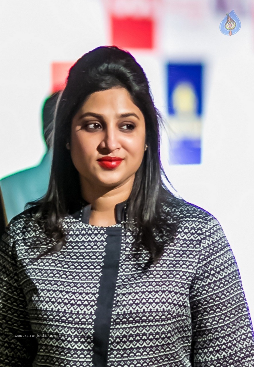 Celebs at Hundred Hearts Glamorous Charity Dinner 01 - 63 / 105 photos