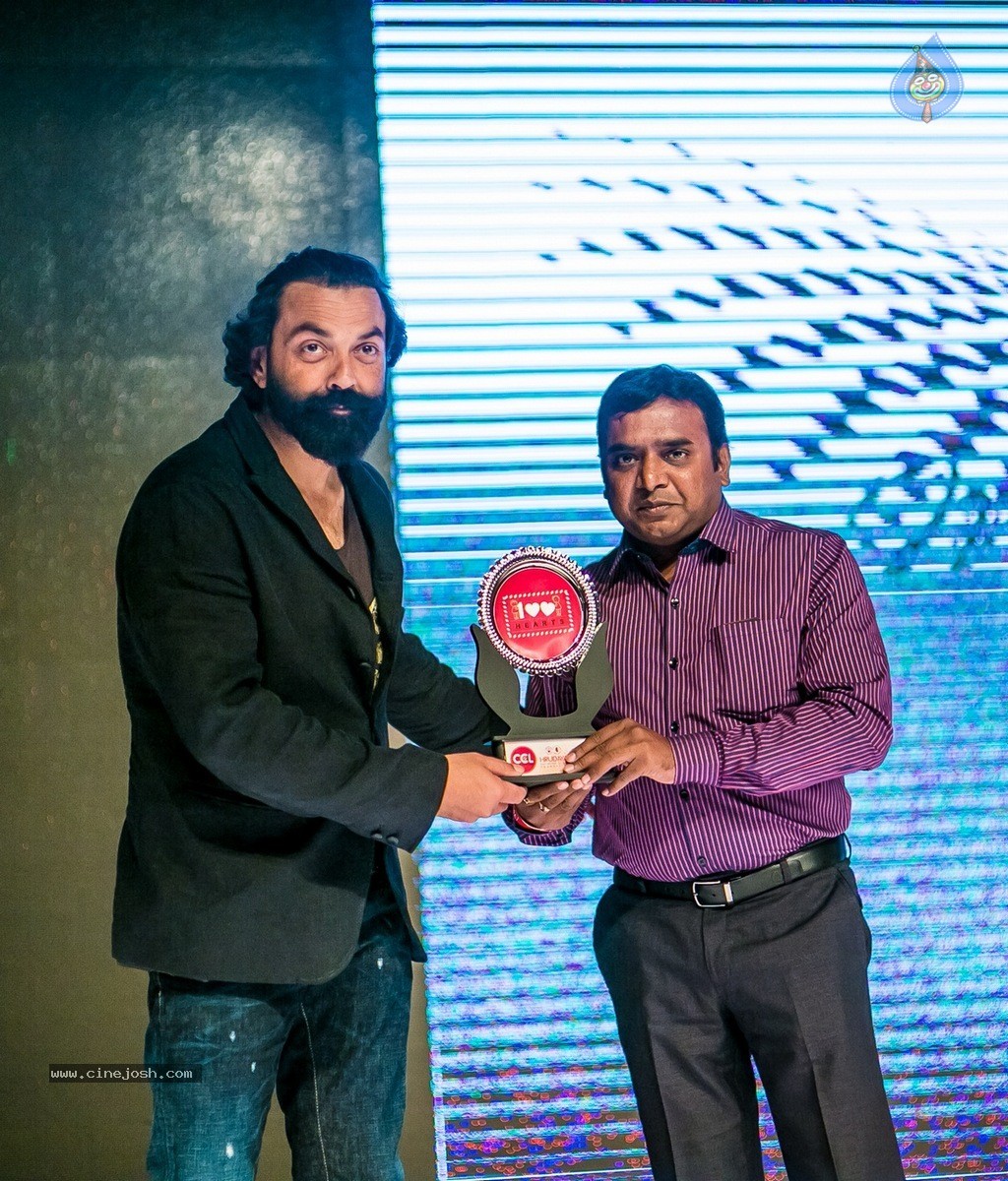 Celebs at Hundred Hearts Glamorous Charity Dinner 01 - 101 / 105 photos