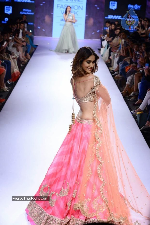 Celebs at Lakme Fahion Week 2015 - 14 / 60 photos
