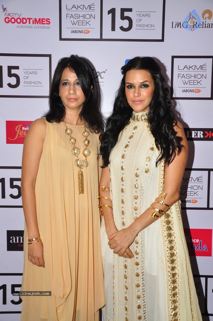 Celebs at Lakme Fahion Week 2015 - 15 / 60 photos