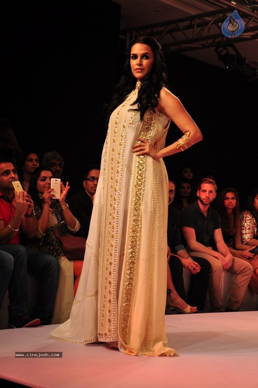 Celebs at Lakme Fahion Week 2015 - 20 / 60 photos