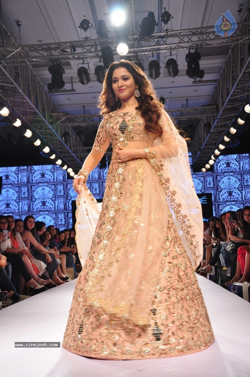 Celebs at Lakme Fahion Week 2015 - 30 / 60 photos