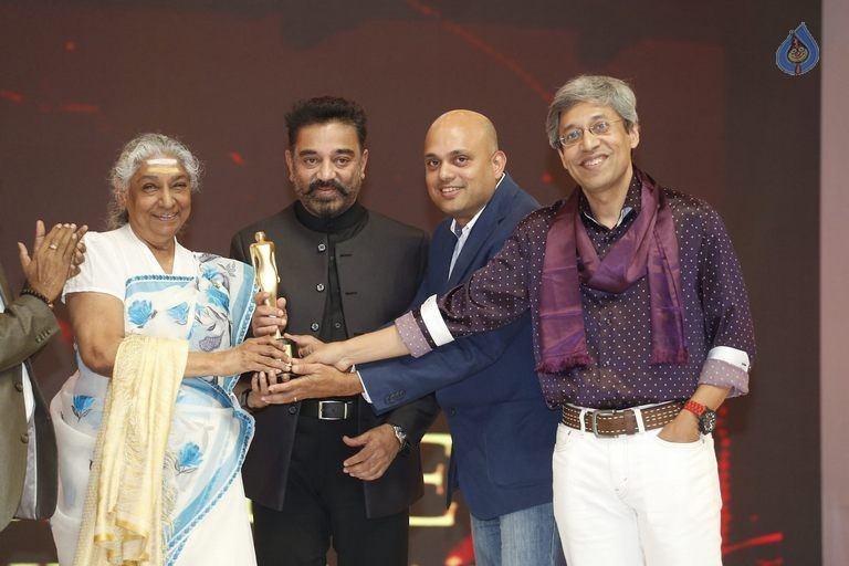 Celebs at Mirchi Music Awards 2014 Photos 2 - 41 / 63 photos