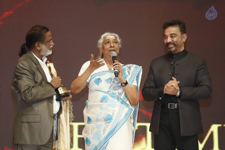 Celebs at Mirchi Music Awards 2014 Photos 2 - 45 / 63 photos