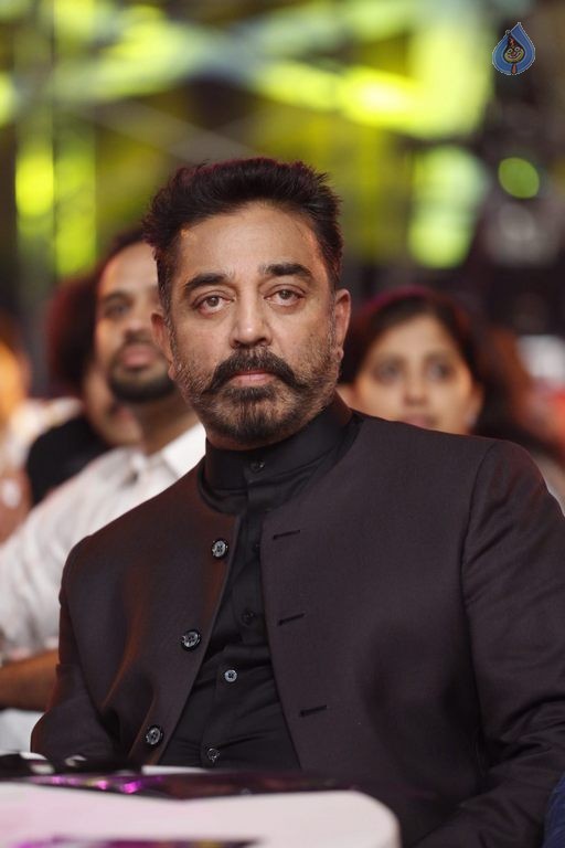 Celebs at Mirchi Music Awards 2014 Photos 2 - 58 / 63 photos