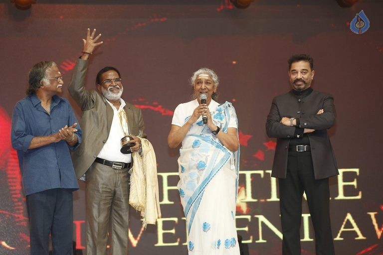 Celebs at Mirchi Music Awards 2014 Photos 2 - 59 / 63 photos