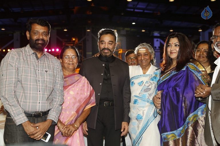 Celebs at Mirchi Music Awards 2014 Photos 2 - 63 / 63 photos