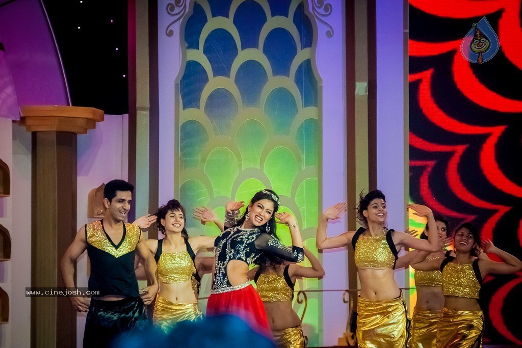 Celebs at SIIMA 2014 - 21 / 431 photos