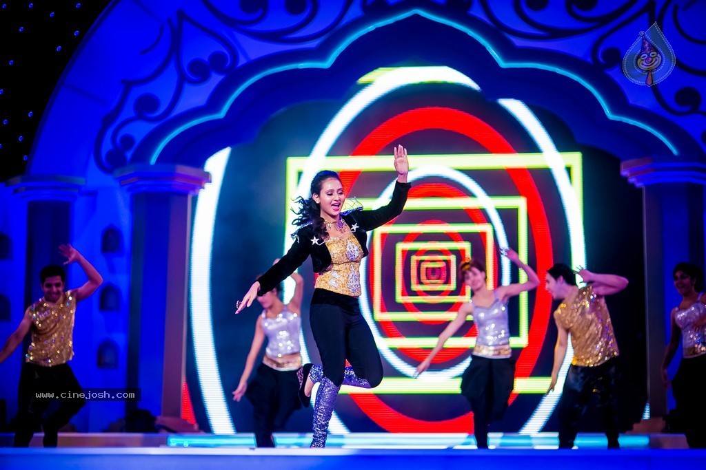 Celebs at SIIMA 2014 - 51 / 431 photos