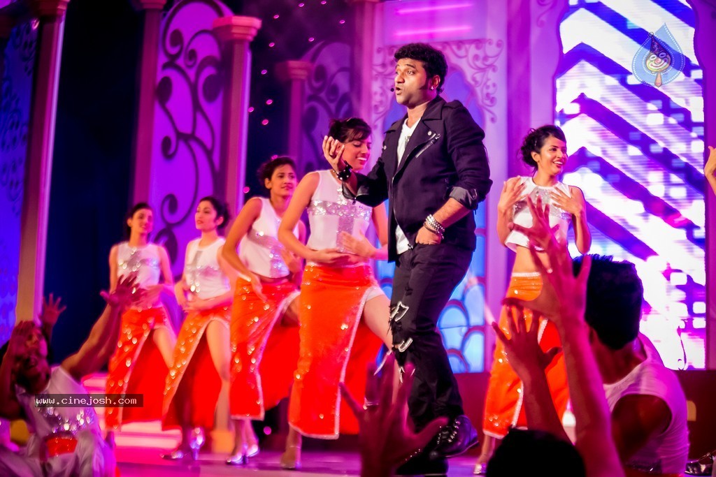 Celebs at SIIMA 2014 - 136 / 431 photos