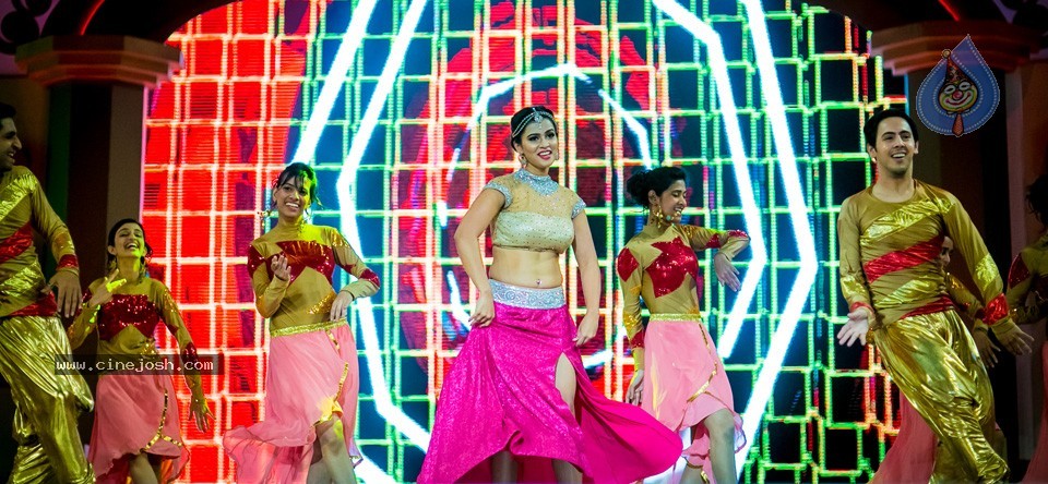 Celebs at SIIMA Awards Day 2 - 24 / 152 photos