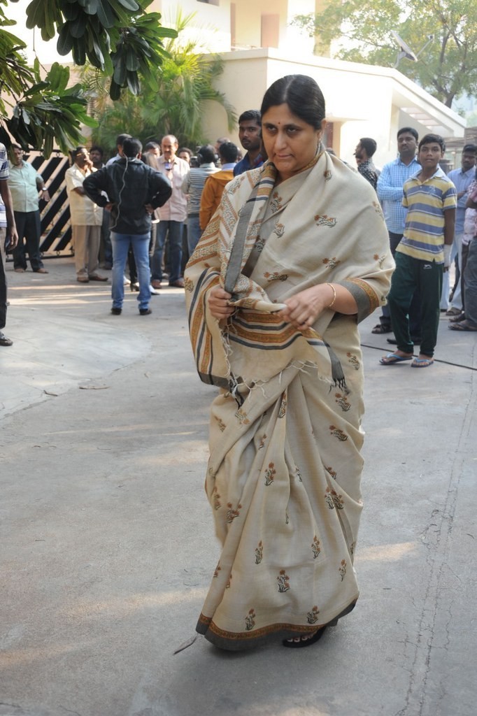 Celebs Condolences to Nandamuri Janakiram Photos - 14 / 351 photos