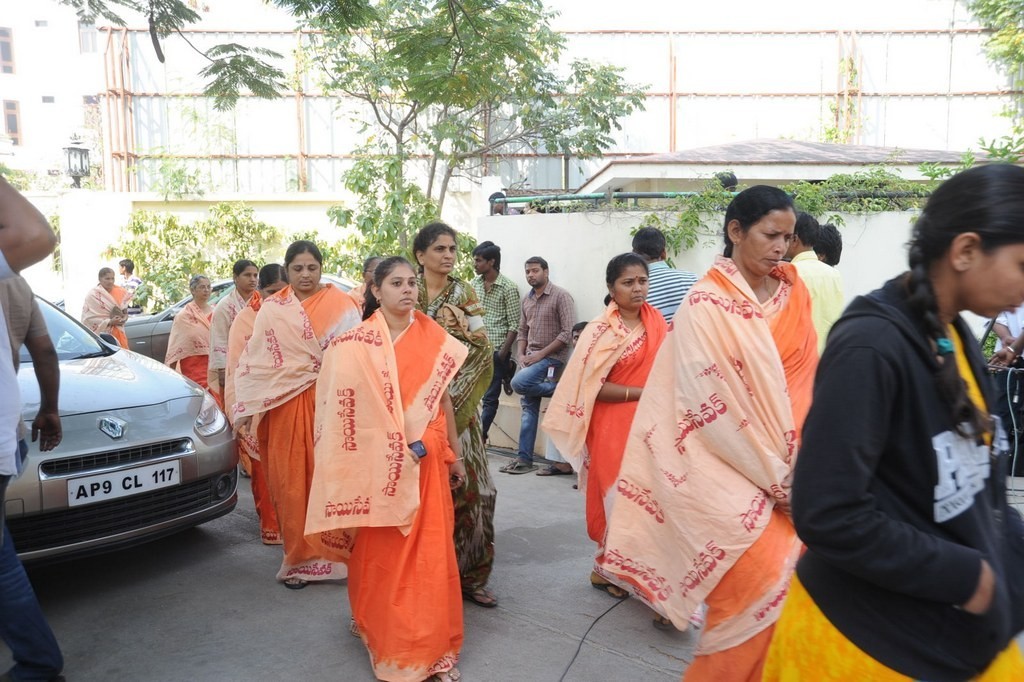 Celebs Condolences to Nandamuri Janakiram Photos - 30 / 351 photos