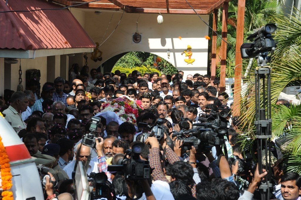 Celebs Condolences to Nandamuri Janakiram Photos - 50 / 351 photos