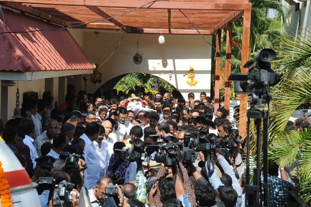 Celebs Condolences to Nandamuri Janakiram Photos - 53 / 351 photos