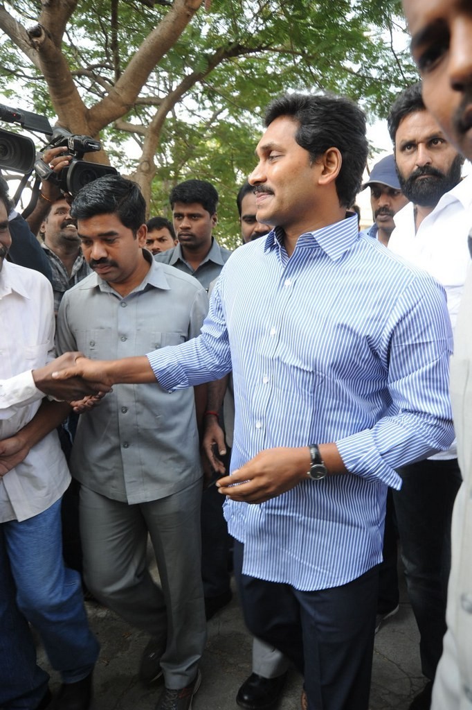 Celebs Condolences to Nandamuri Janakiram Photos - 76 / 351 photos