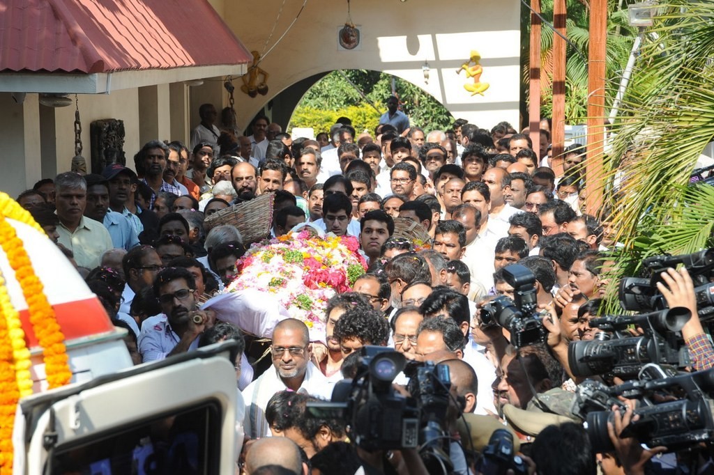 Celebs Condolences to Nandamuri Janakiram Photos - 79 / 351 photos